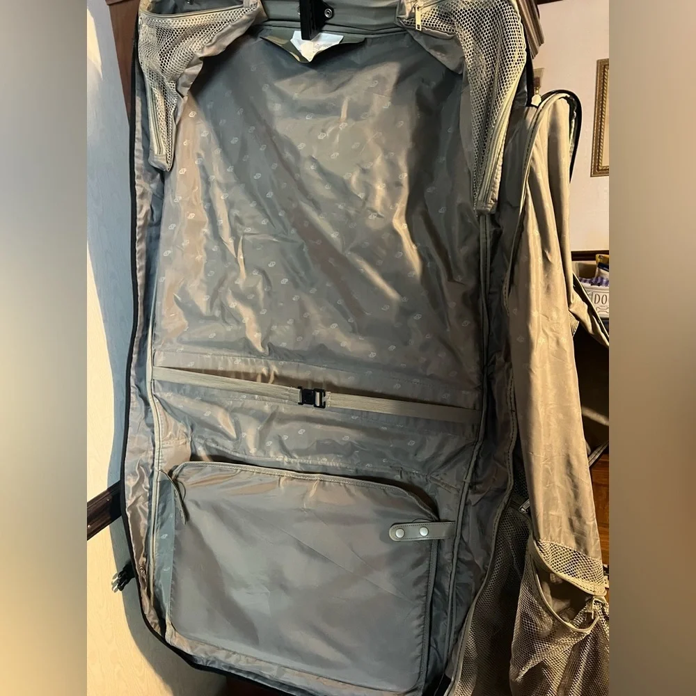 American Tourister BlackGarment Bag with Front Zipper